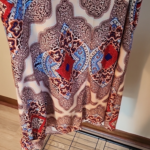 Bebop | Elegant Dress with Intricate Patterns - Picture 8 of 8